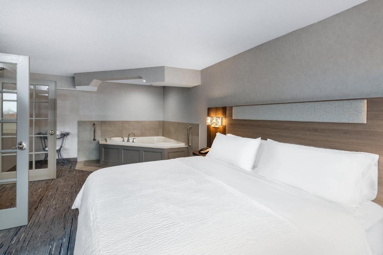 Express & By Ihg 3* Wadsworth