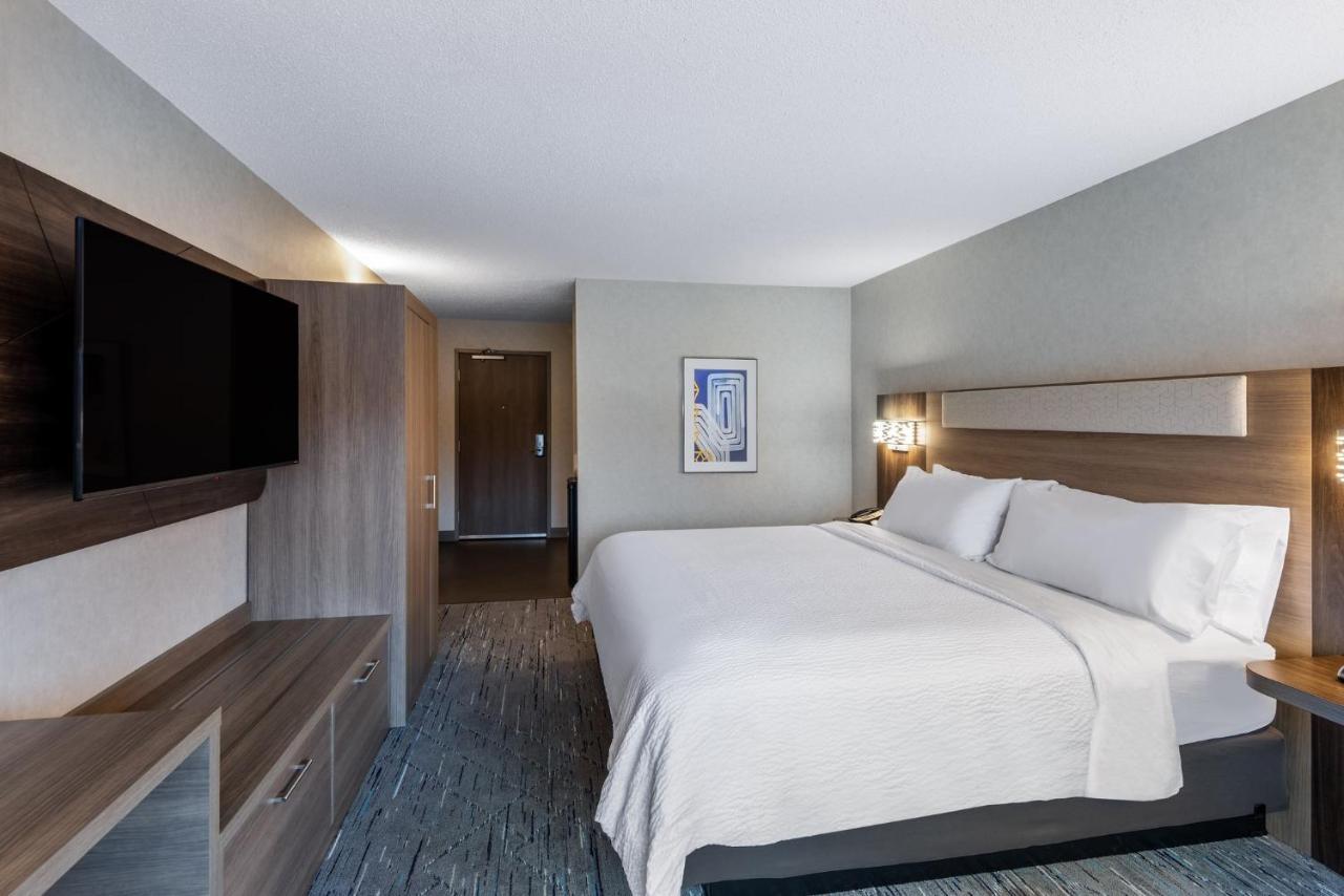 Hotel Express & By Ihg Wadsworth