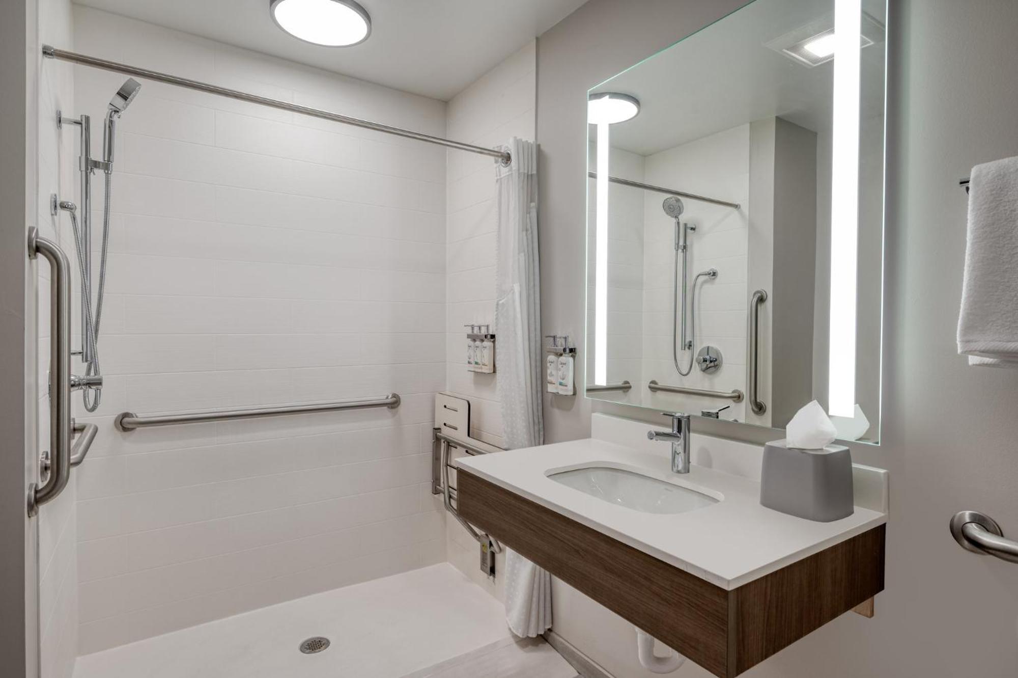 Hotel Express & By Ihg 3*