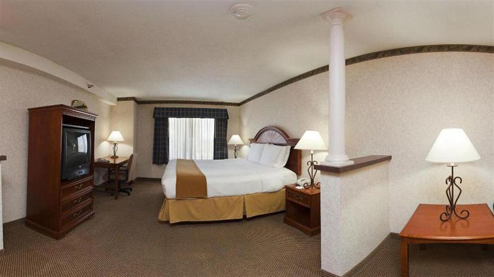 Express & By Ihg Hotel 3*