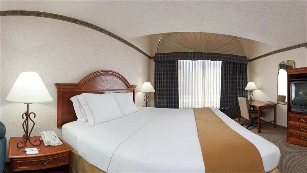 Hotel Express & By Ihg Wadsworth
