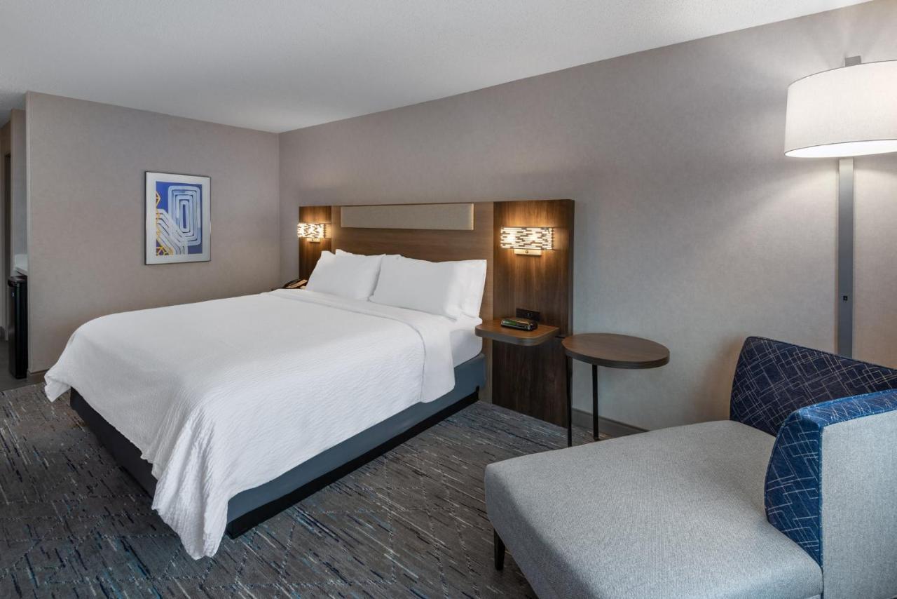 Express & By Ihg Hotel 3*